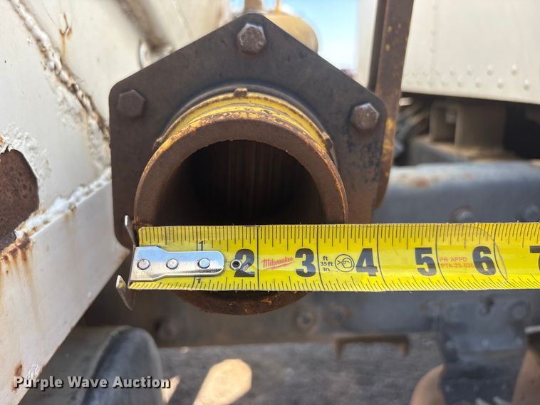 image for item NM9810 2002 Peterbilt 330 Tank truck