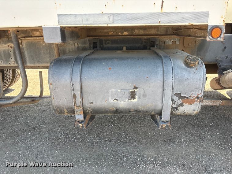 image for item NM9810 2002 Peterbilt 330 Tank truck