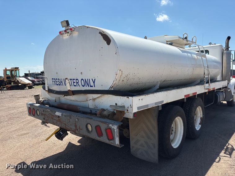 image for item NM9810 2002 Peterbilt 330 Tank truck