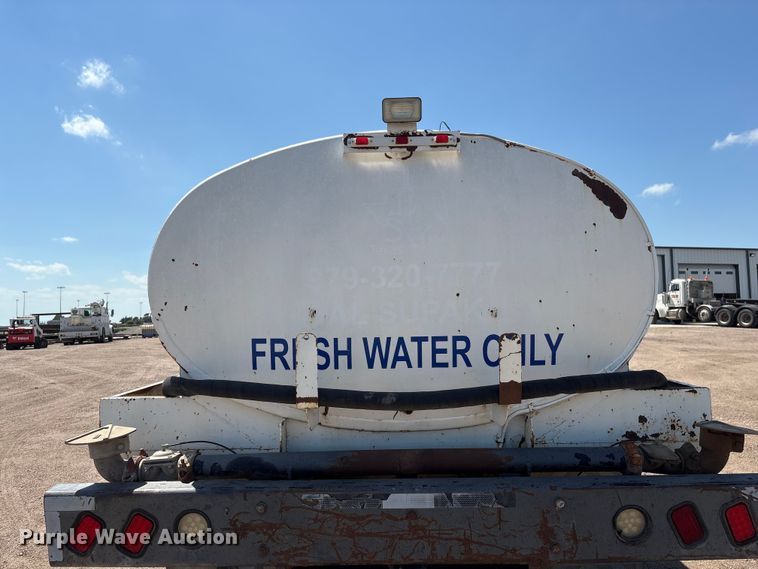 image for item NM9810 2002 Peterbilt 330 Tank truck