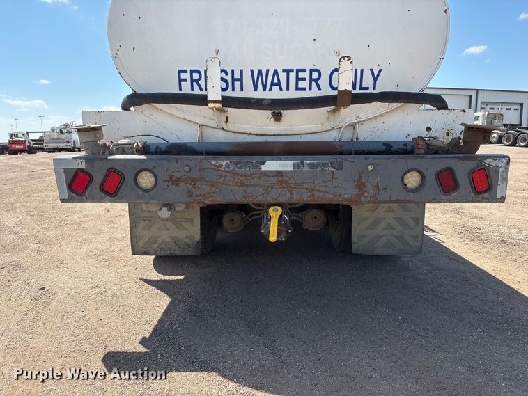 image for item NM9810 2002 Peterbilt 330 Tank truck
