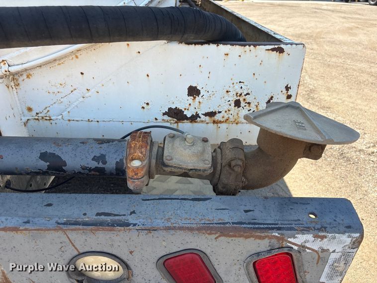 image for item NM9810 2002 Peterbilt 330 Tank truck