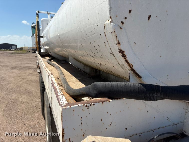 image for item NM9810 2002 Peterbilt 330 Tank truck