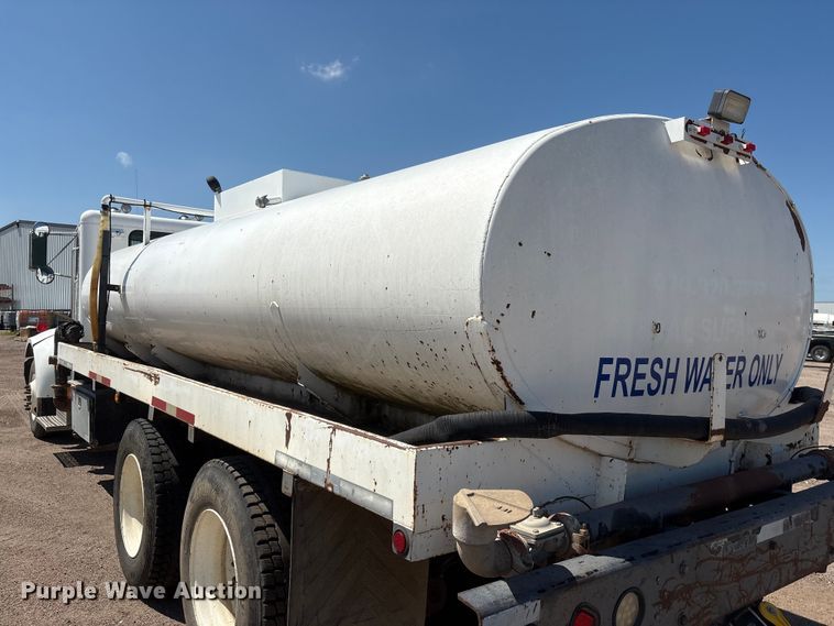 image for item NM9810 2002 Peterbilt 330 Tank truck