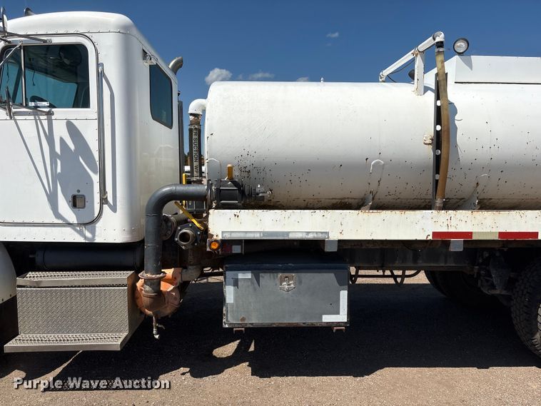 image for item NM9810 2002 Peterbilt 330 Tank truck