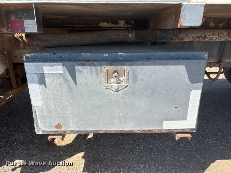 image for item NM9810 2002 Peterbilt 330 Tank truck