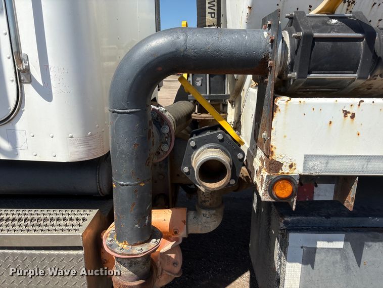 image for item NM9810 2002 Peterbilt 330 Tank truck