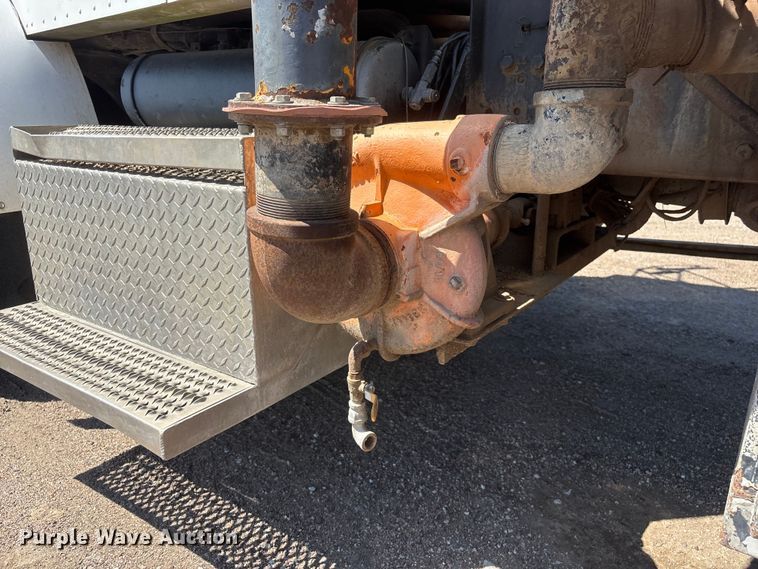 image for item NM9810 2002 Peterbilt 330 Tank truck