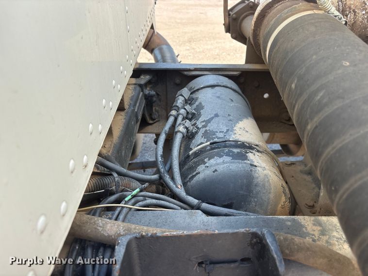 image for item NM9810 2002 Peterbilt 330 Tank truck