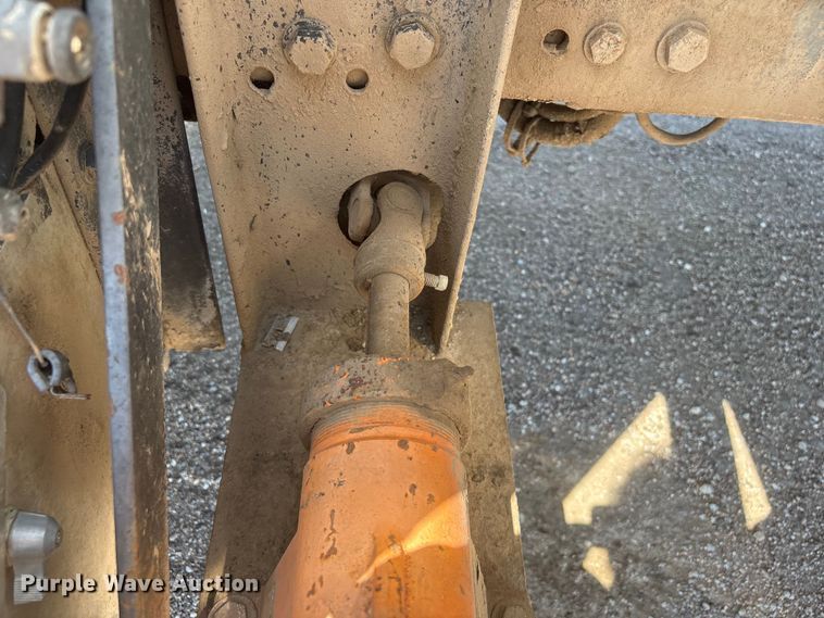 image for item NM9810 2002 Peterbilt 330 Tank truck
