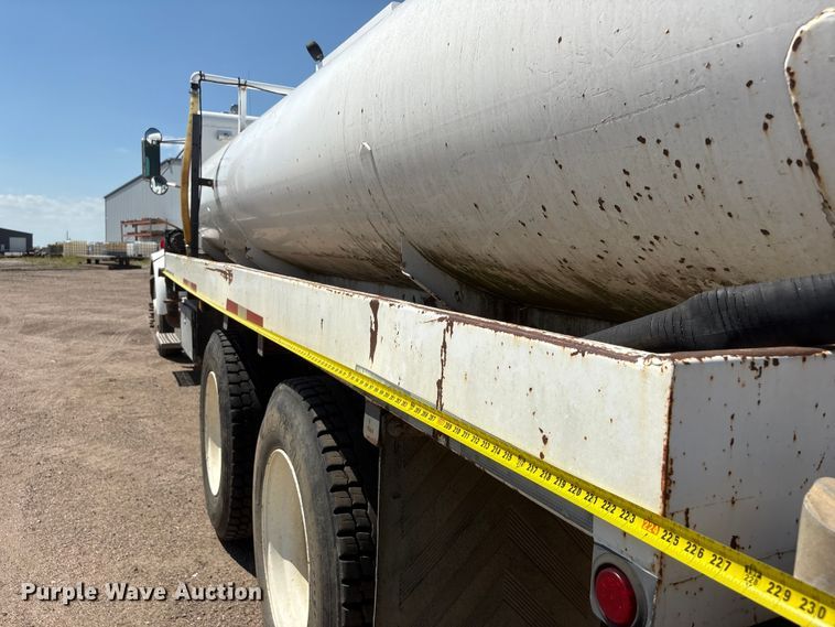 image for item NM9810 2002 Peterbilt 330 Tank truck