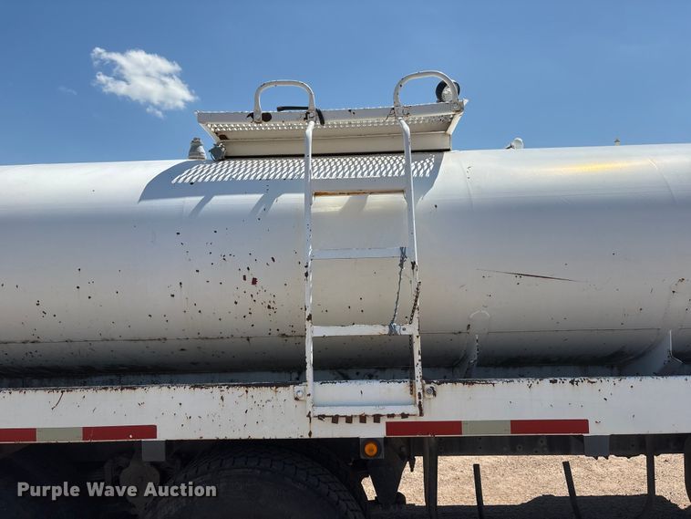 image for item NM9810 2002 Peterbilt 330 Tank truck