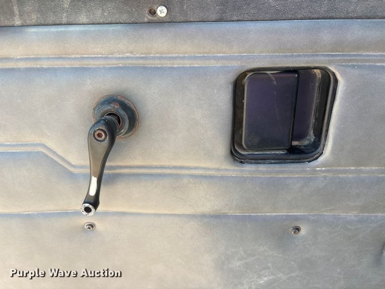 image for item NM9810 2002 Peterbilt 330 Tank truck