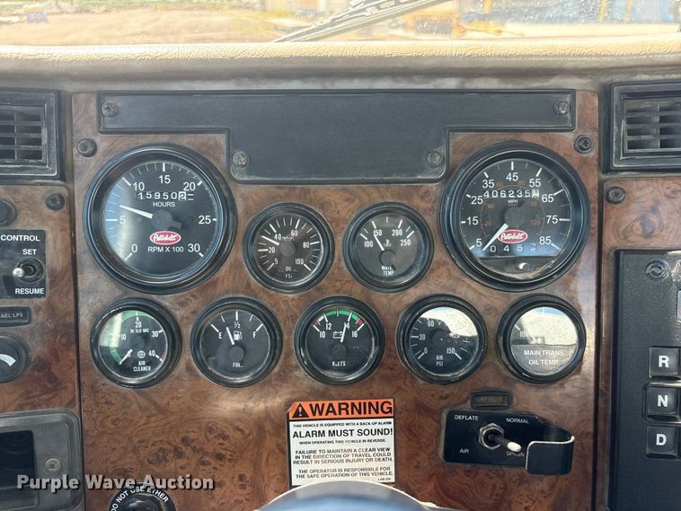 image for item NM9810 2002 Peterbilt 330 Tank truck