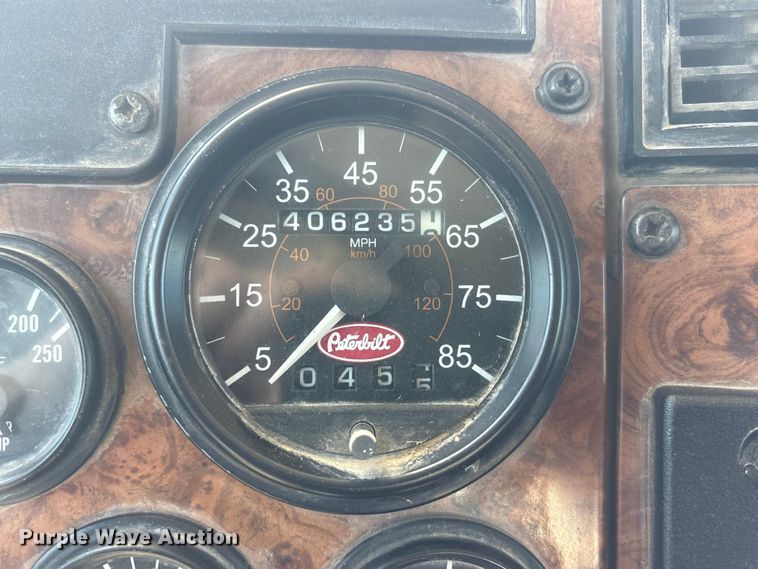 image for item NM9810 2002 Peterbilt 330 Tank truck