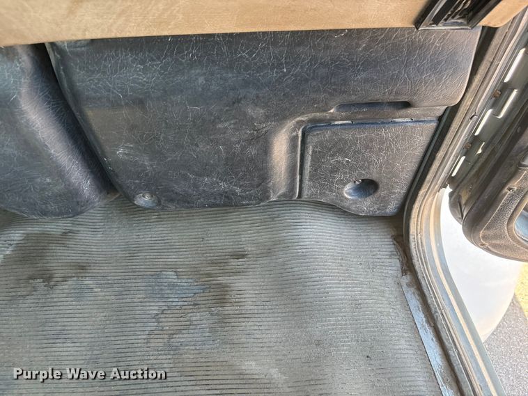 image for item NM9810 2002 Peterbilt 330 Tank truck
