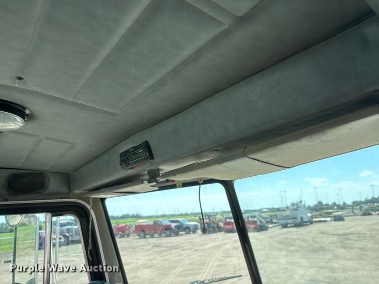 image for item NM9810 2002 Peterbilt 330 Tank truck