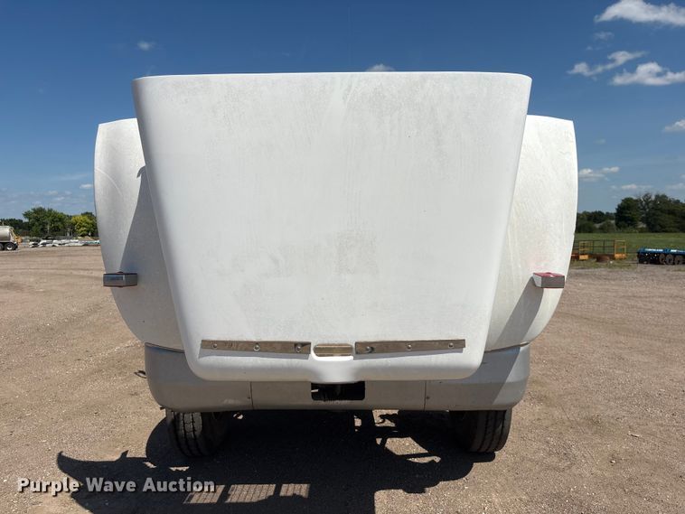 image for item NM9810 2002 Peterbilt 330 Tank truck