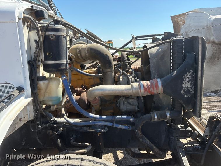 image for item NM9810 2002 Peterbilt 330 Tank truck
