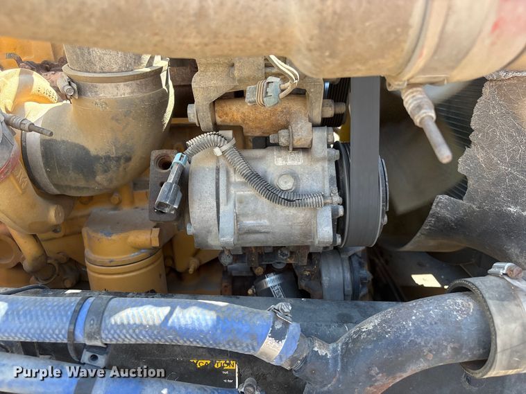 image for item NM9810 2002 Peterbilt 330 Tank truck