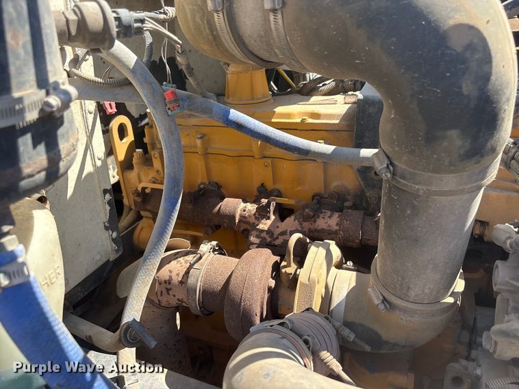 image for item NM9810 2002 Peterbilt 330 Tank truck