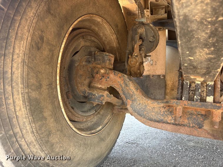 image for item NM9810 2002 Peterbilt 330 Tank truck