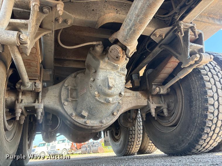 image for item NM9810 2002 Peterbilt 330 Tank truck