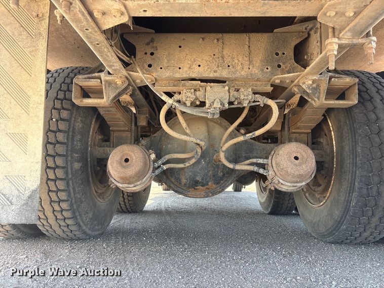 image for item NM9810 2002 Peterbilt 330 Tank truck