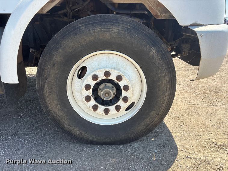 image for item NM9810 2002 Peterbilt 330 Tank truck