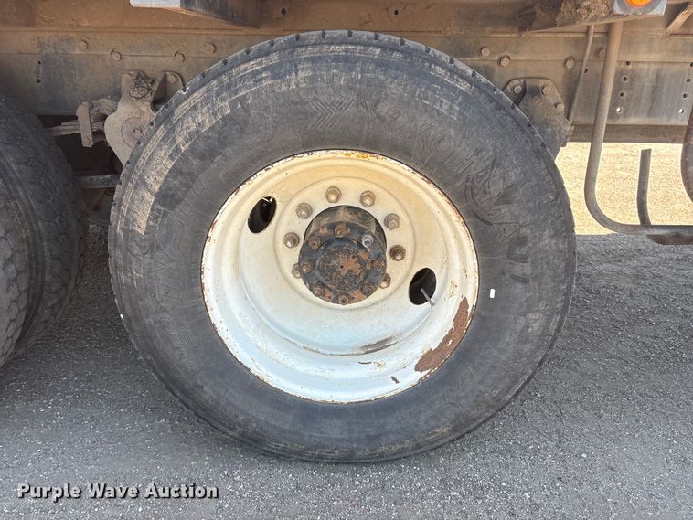 image for item NM9810 2002 Peterbilt 330 Tank truck