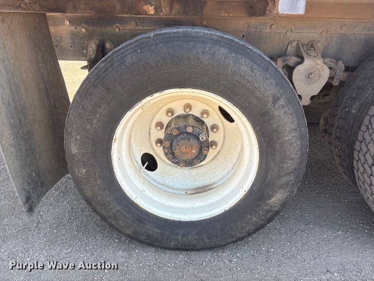 image for item NM9810 2002 Peterbilt 330 Tank truck