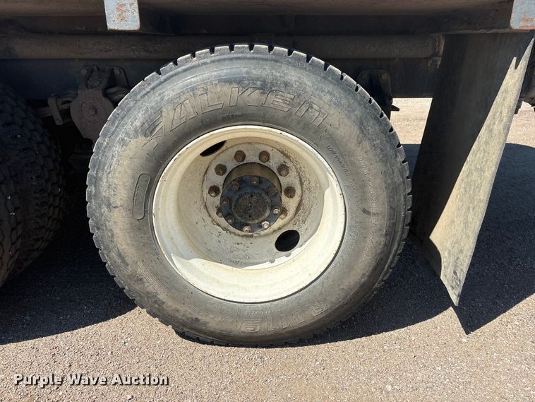 image for item NM9810 2002 Peterbilt 330 Tank truck