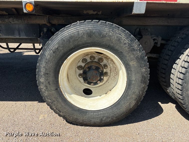 image for item NM9810 2002 Peterbilt 330 Tank truck