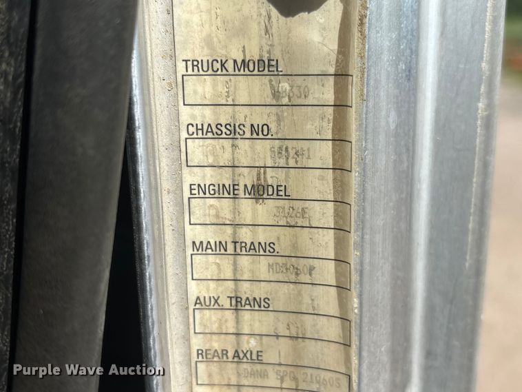 image for item NM9810 2002 Peterbilt 330 Tank truck
