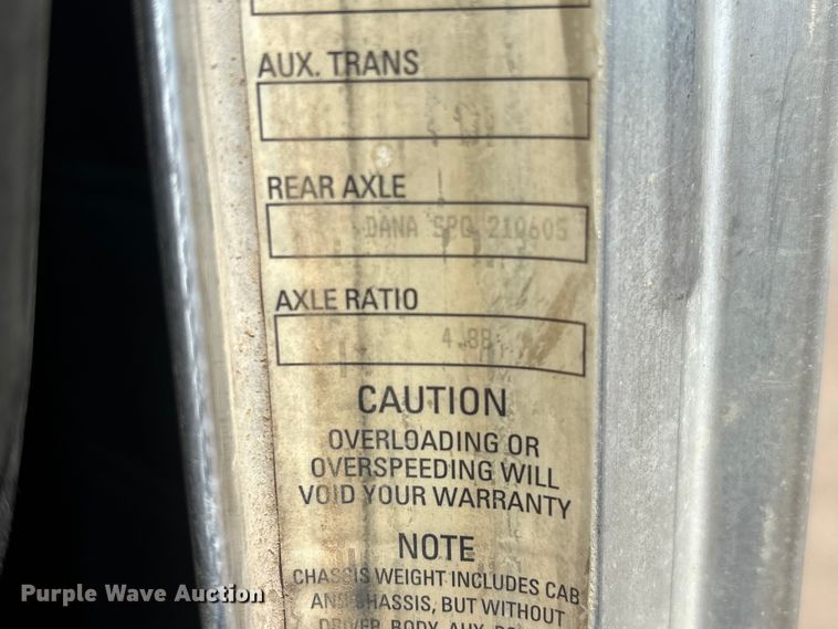 image for item NM9810 2002 Peterbilt 330 Tank truck