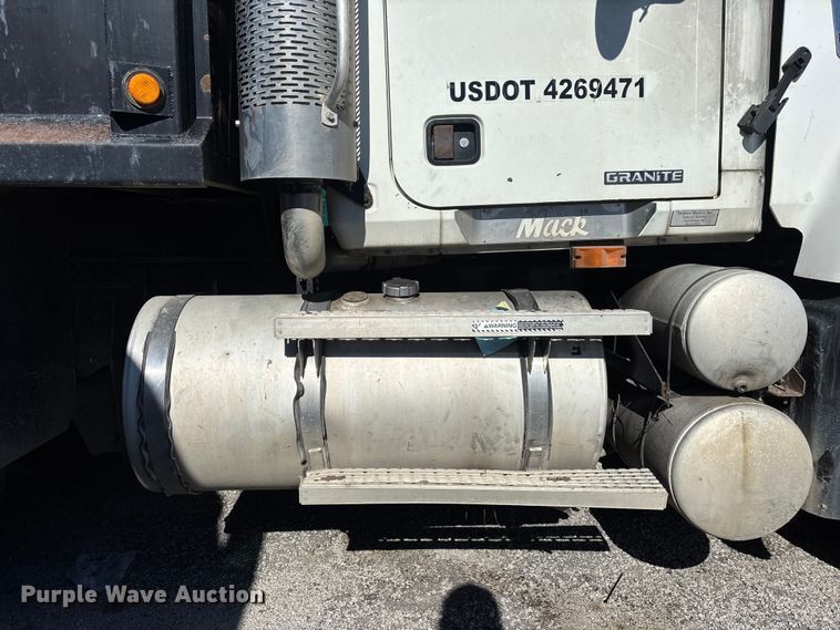 image for item YA1152 2007 Mack Granite CV713 dump truck