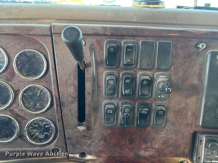 image for item YA1152 2007 Mack Granite CV713 dump truck