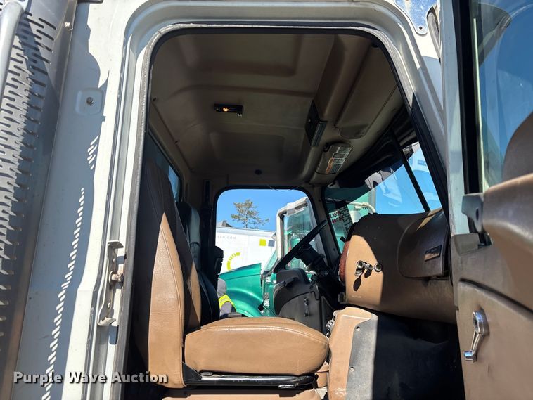 image for item YA1152 2007 Mack Granite CV713 dump truck