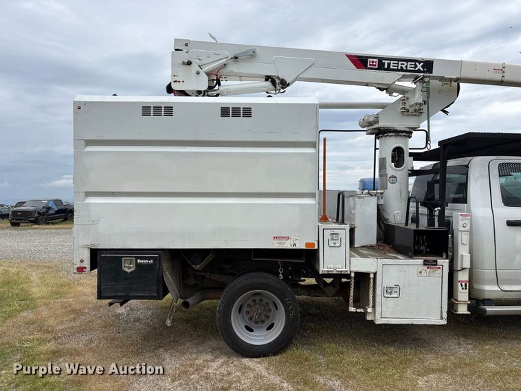 image for item YA2588 2018 RAM 5500 forestry bucket truck
