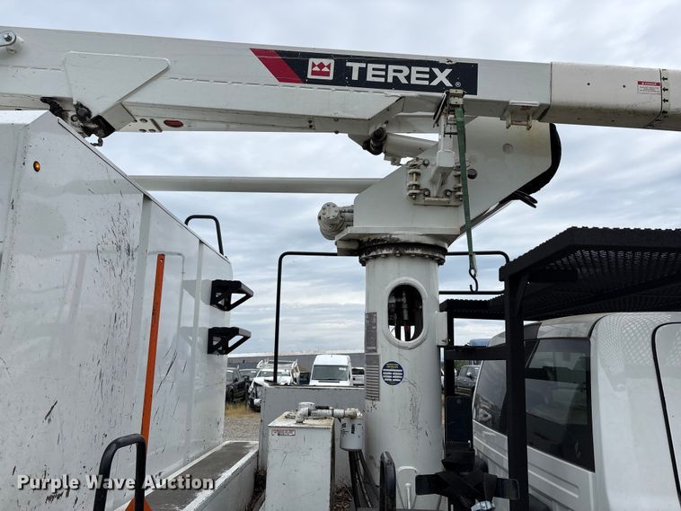 image for item YA2588 2018 RAM 5500 forestry bucket truck