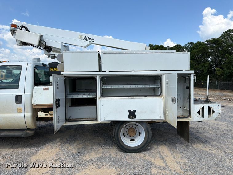 image for item YA3096 2015 Ford F450 Super Duty bucket truck