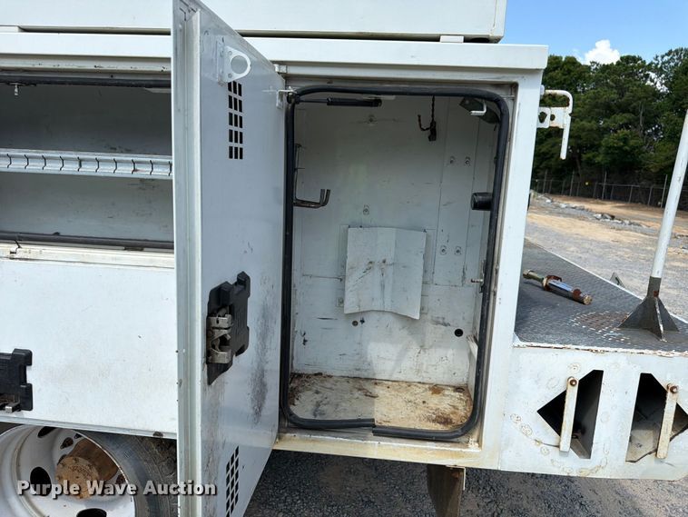 image for item YA3096 2015 Ford F450 Super Duty bucket truck