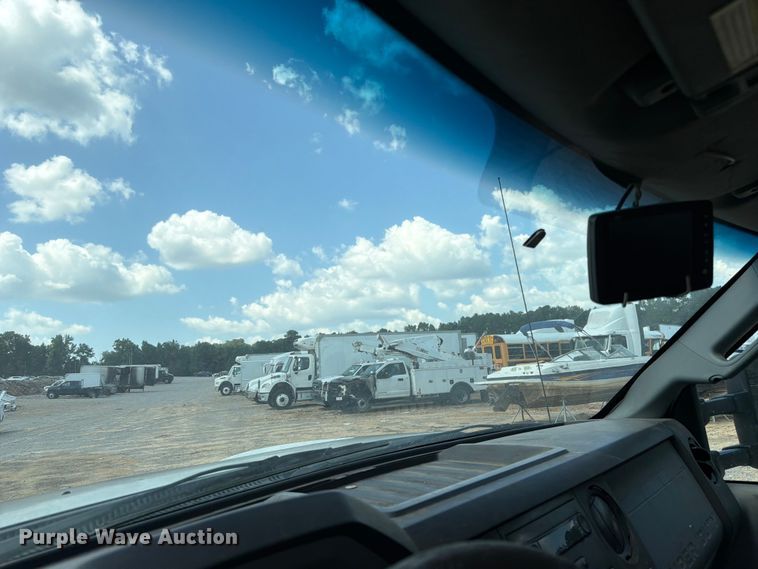 image for item YA3096 2015 Ford F450 Super Duty bucket truck