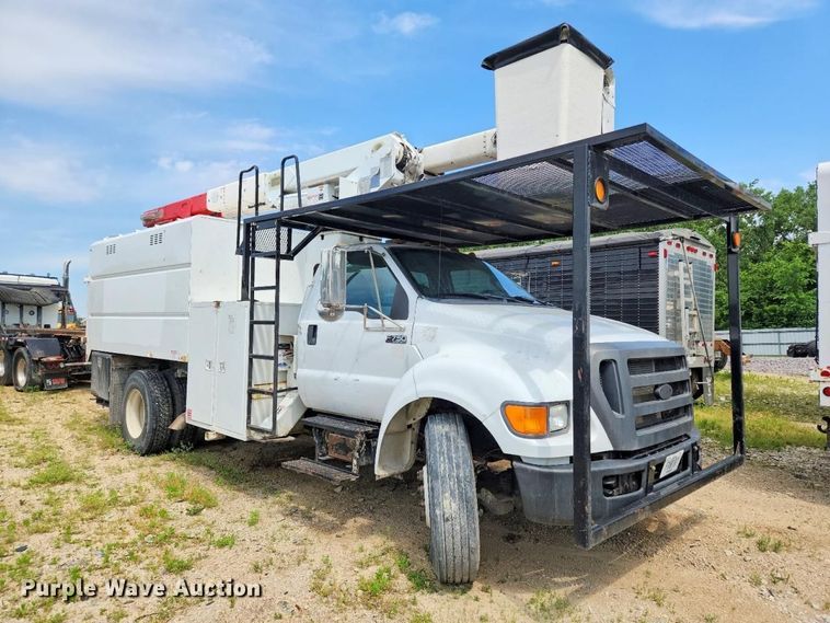 image for item YA3247 2015 Ford F750 Super Duty forestry bucket truck