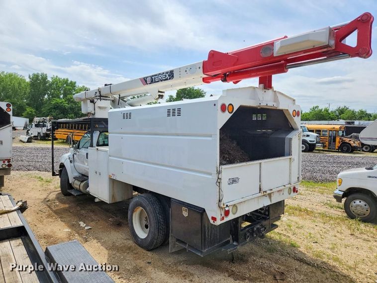 image for item YA3247 2015 Ford F750 Super Duty forestry bucket truck