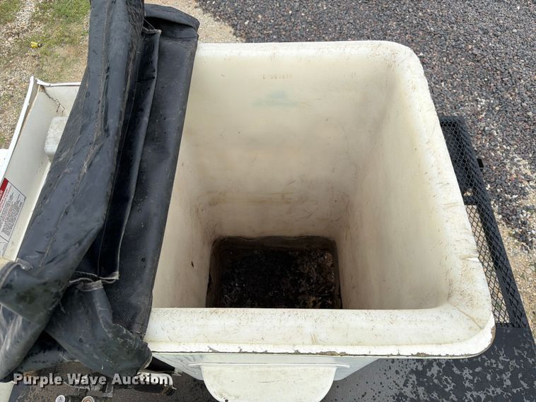 image for item YA3247 2015 Ford F750 Super Duty forestry bucket truck