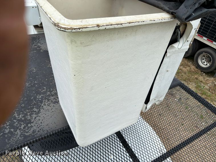 image for item YA3247 2015 Ford F750 Super Duty forestry bucket truck