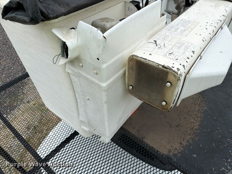 image for item YA3247 2015 Ford F750 Super Duty forestry bucket truck