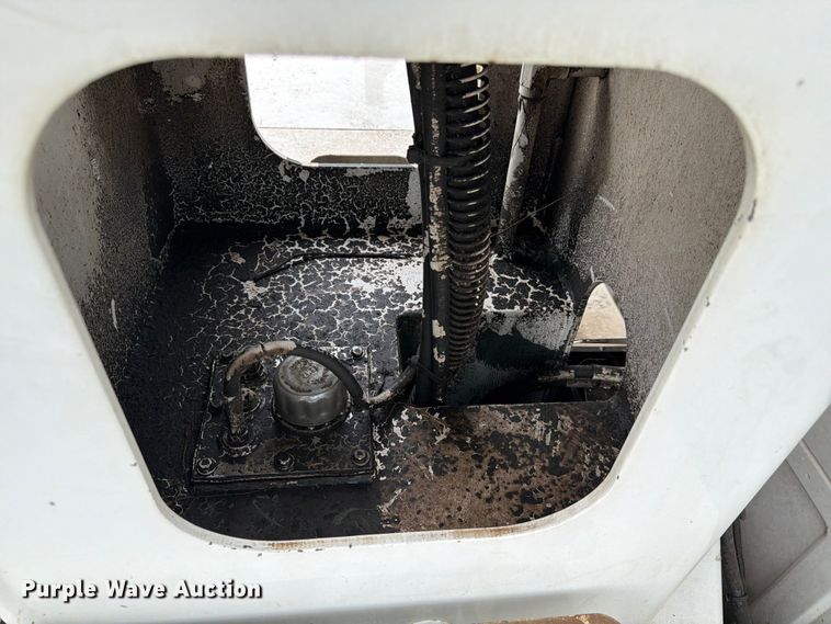 image for item YA3247 2015 Ford F750 Super Duty forestry bucket truck