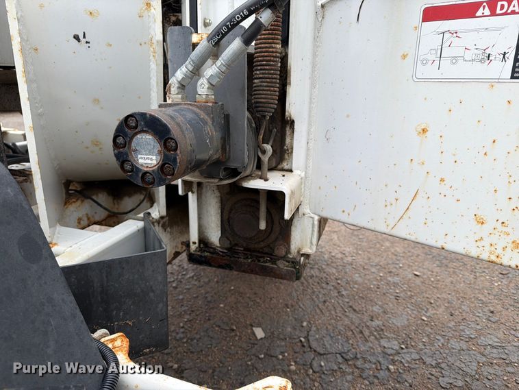 image for item YA3285 2016 Altec DC1317 wood chipper